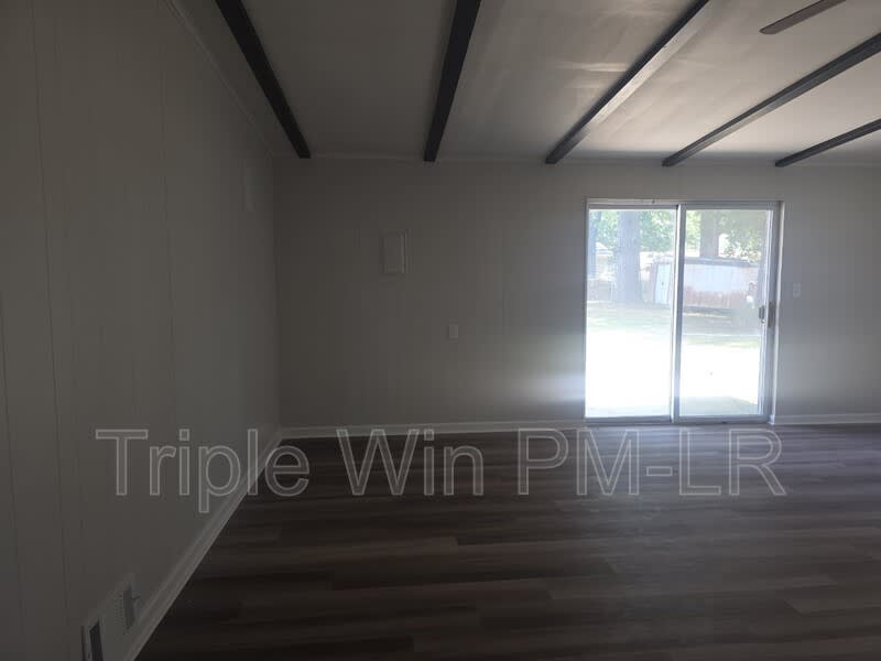 1516 Gregory St – photo 5