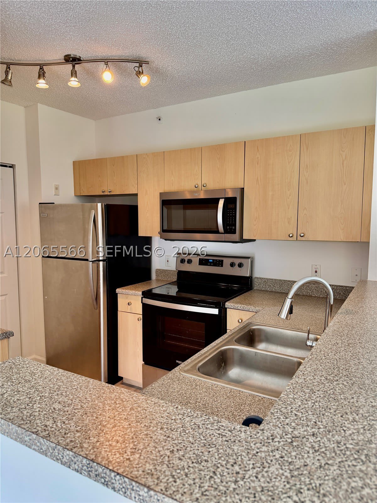 8010 N Nob Hill Rd – photo 4