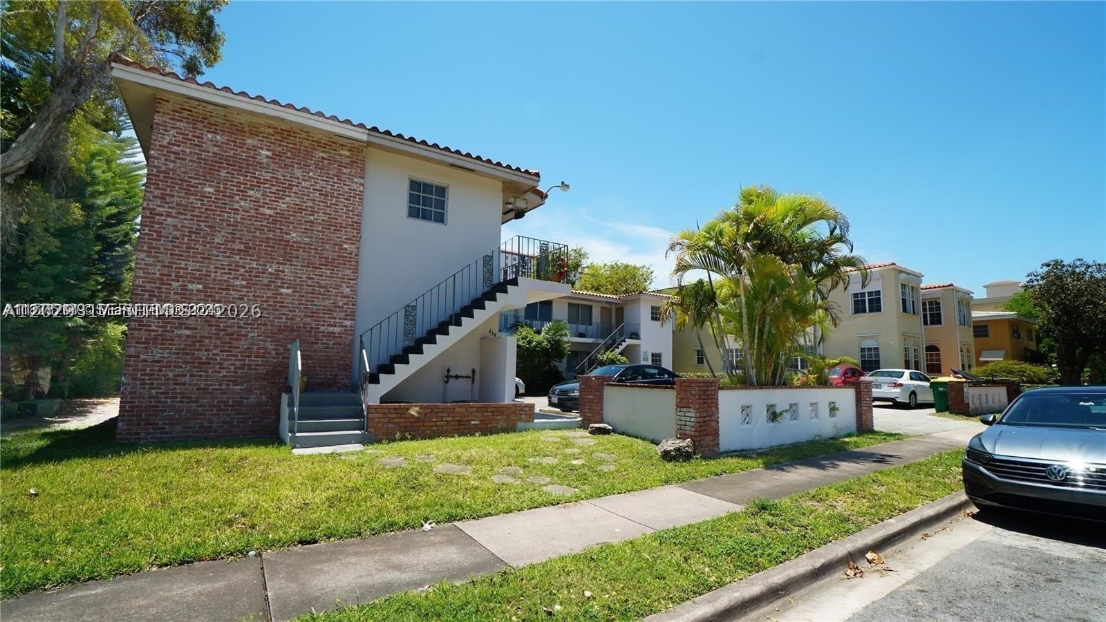 236 Madeira Ave – photo 2