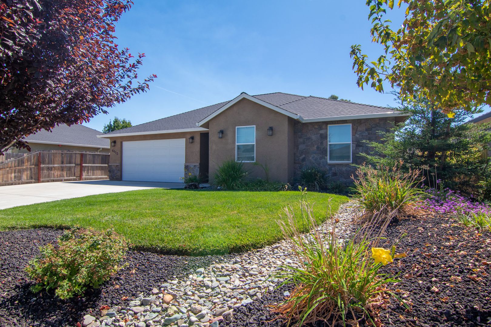 Newer Home for Rent in North Redding CA – photo 1