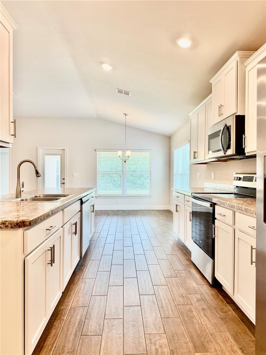 633 W REXFORD Drive – photo 2