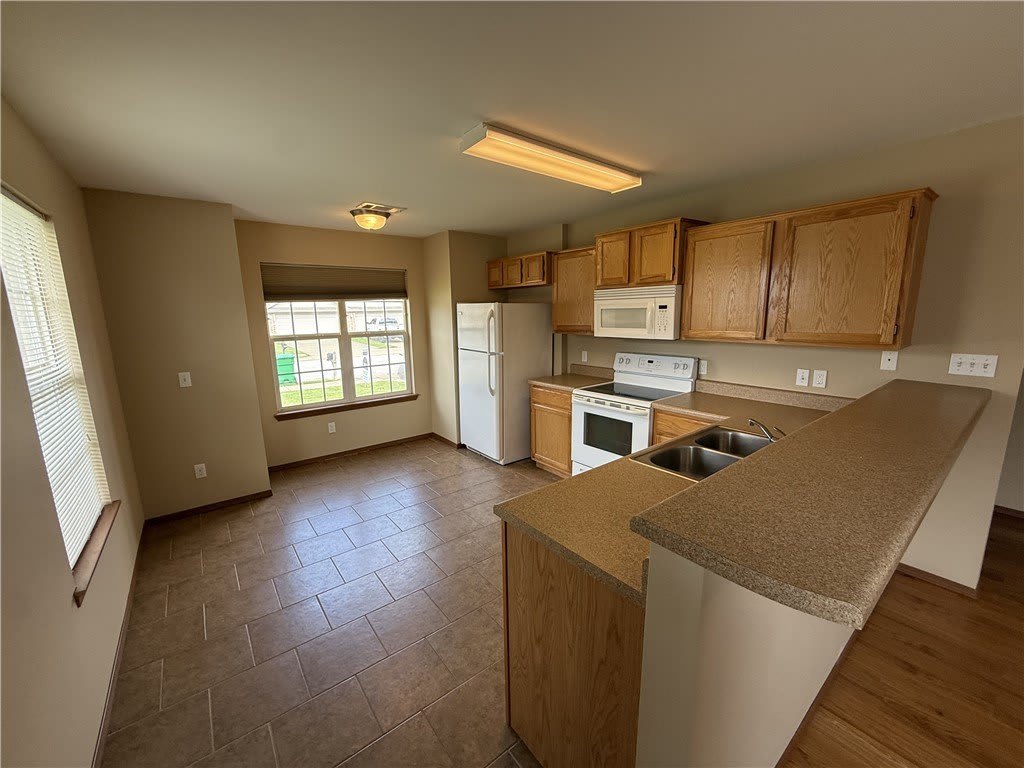 213 Foxglove Street – photo 3
