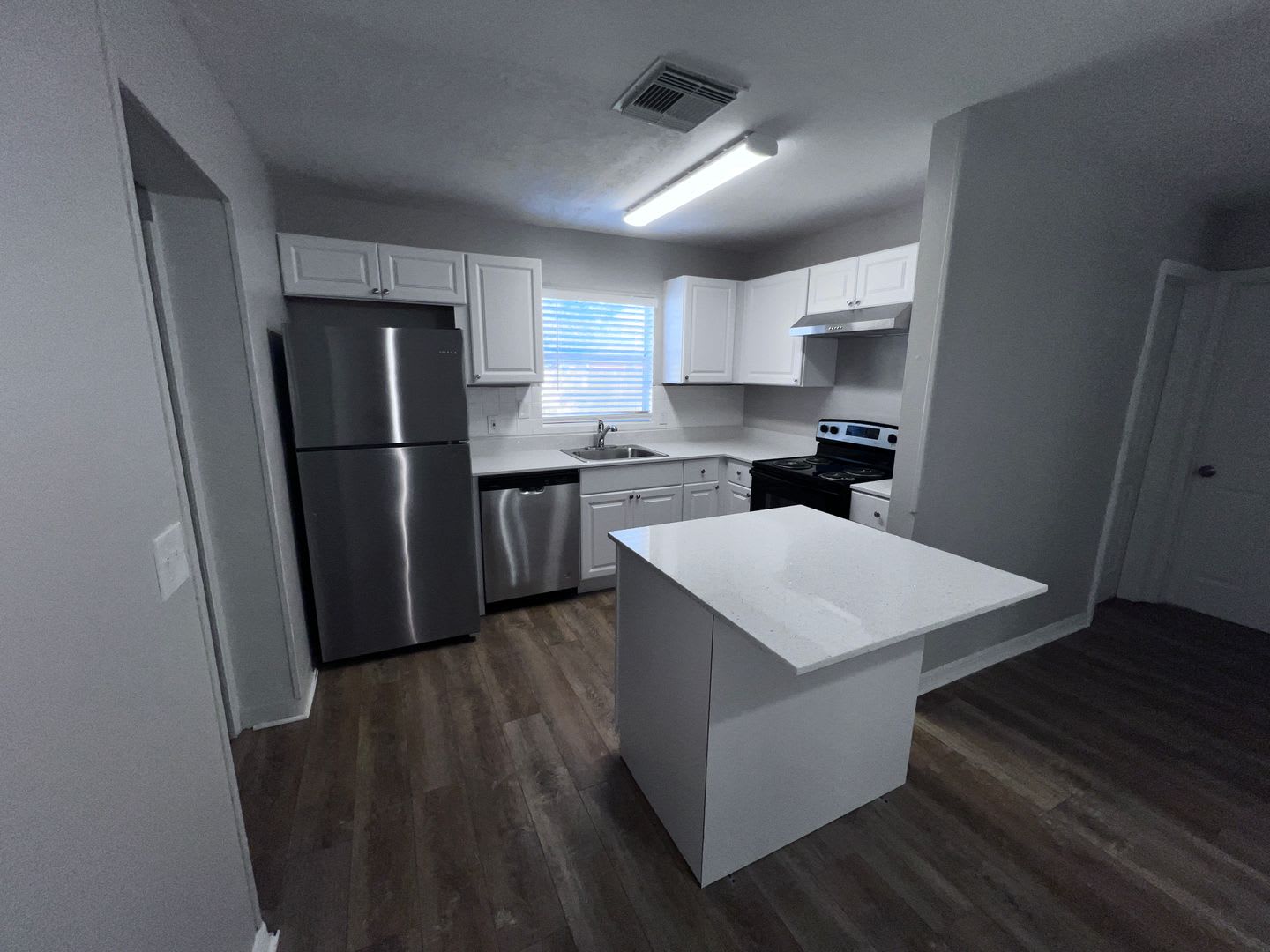 ***COMING SOON*** 3/1 Located in Lakewood Park – photo 5