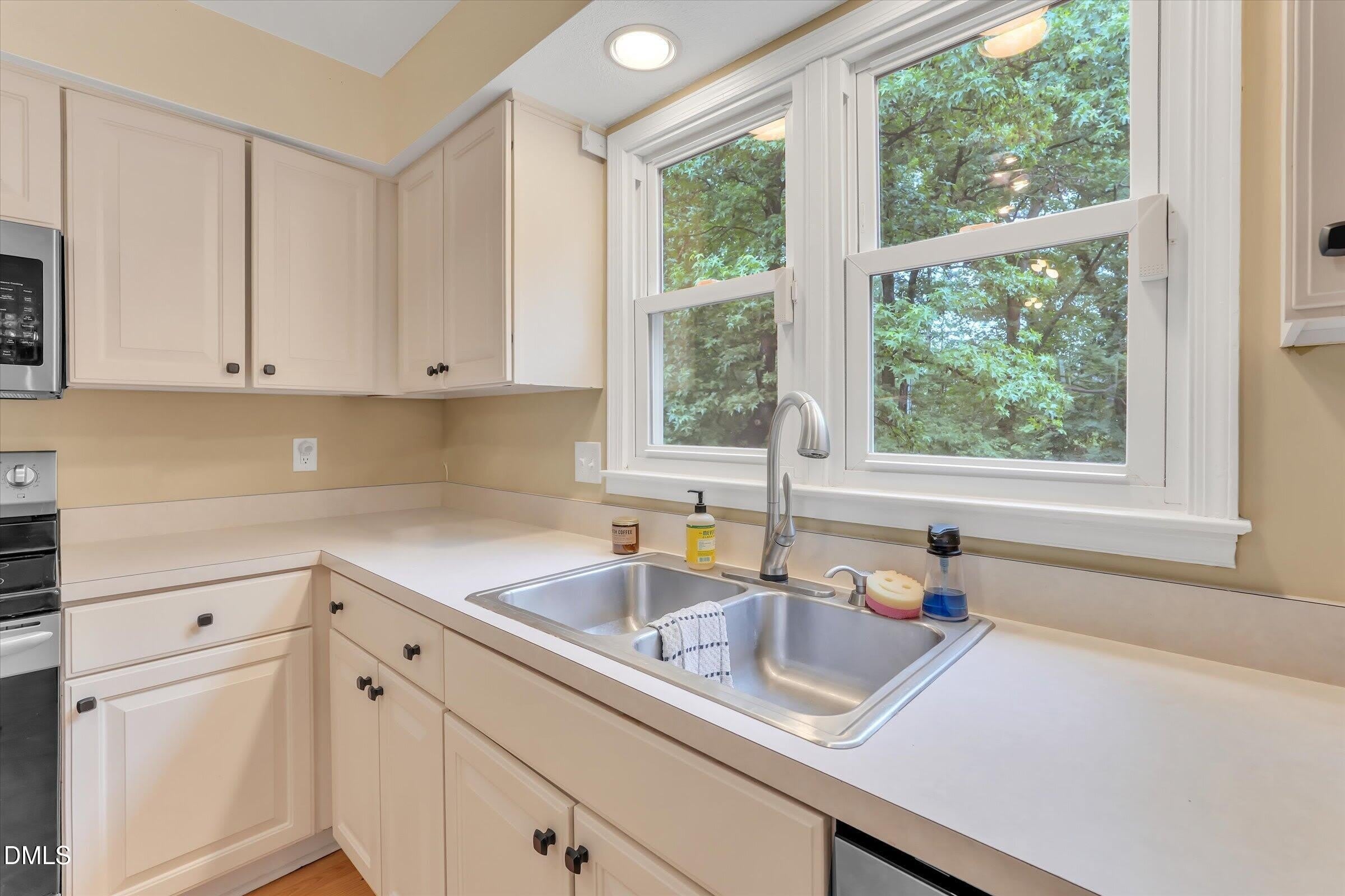918 Hampshire Court – photo 5