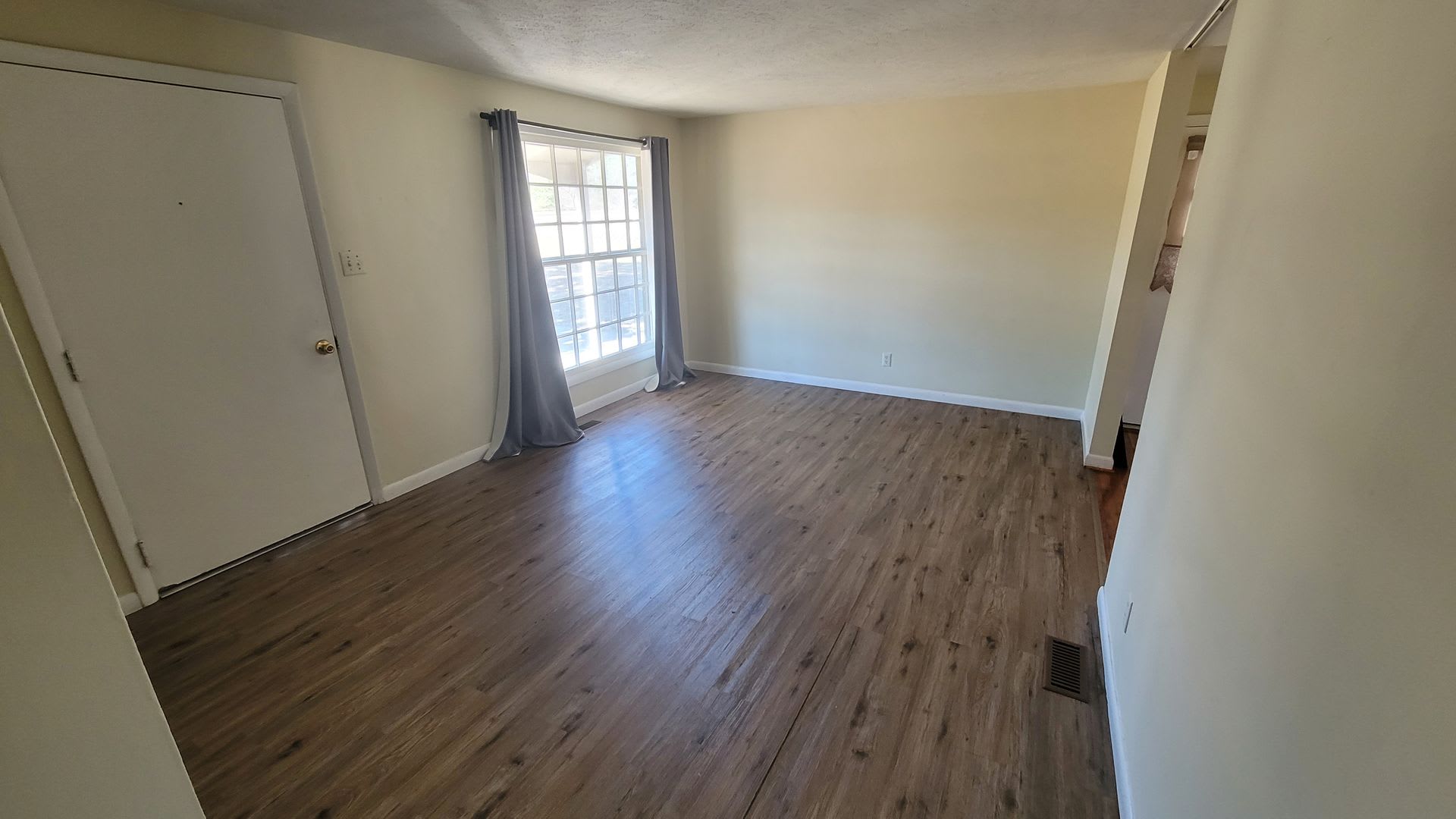 3br Ranch home on large lot – photo 4