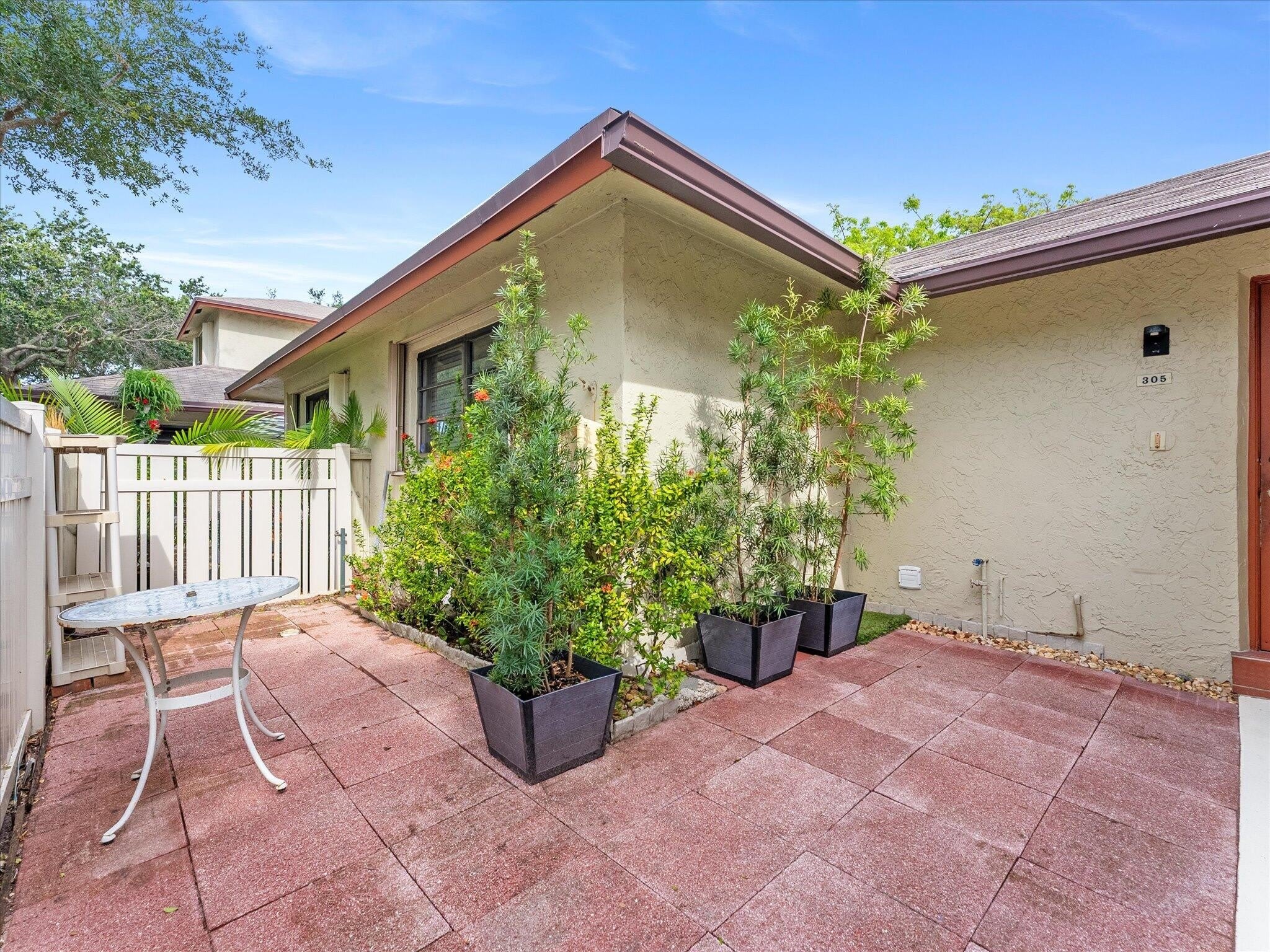 1821 NE 40th Court – photo 3