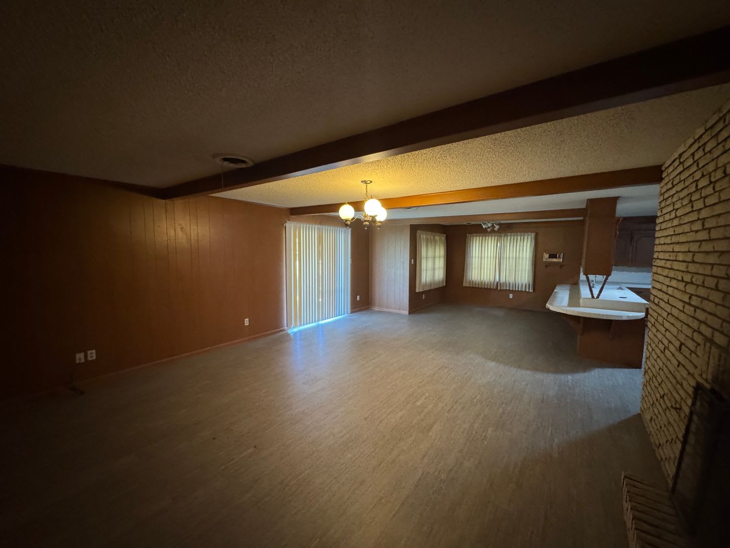 Spacious 3 bed, 3 bath home on corner lot! – photo 4