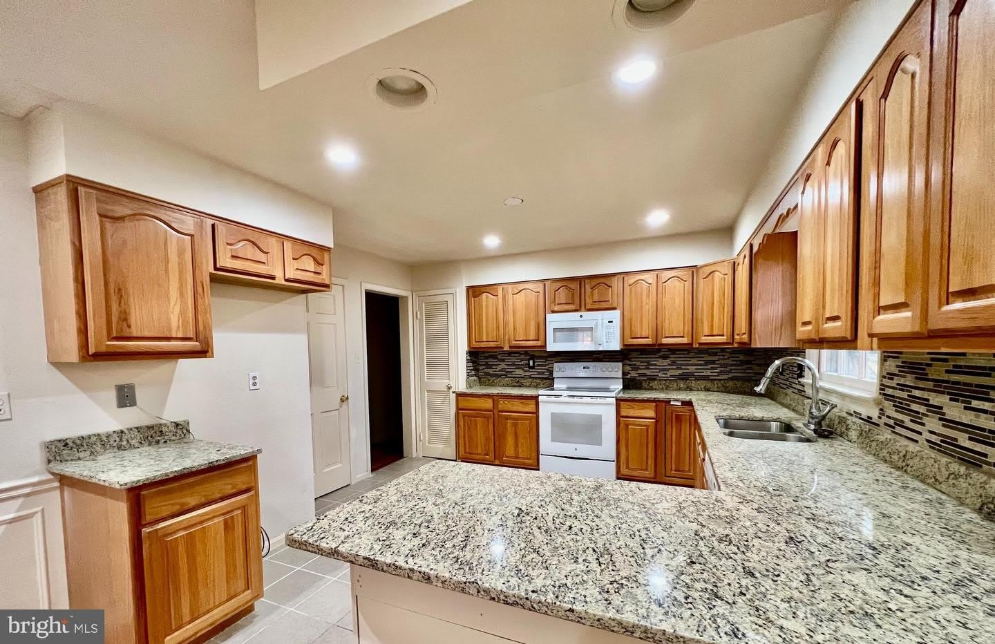 7510 SANNER RD W – photo 4