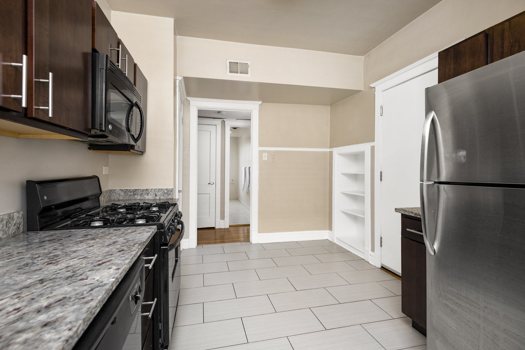 Reside On Irving Park – photo 3