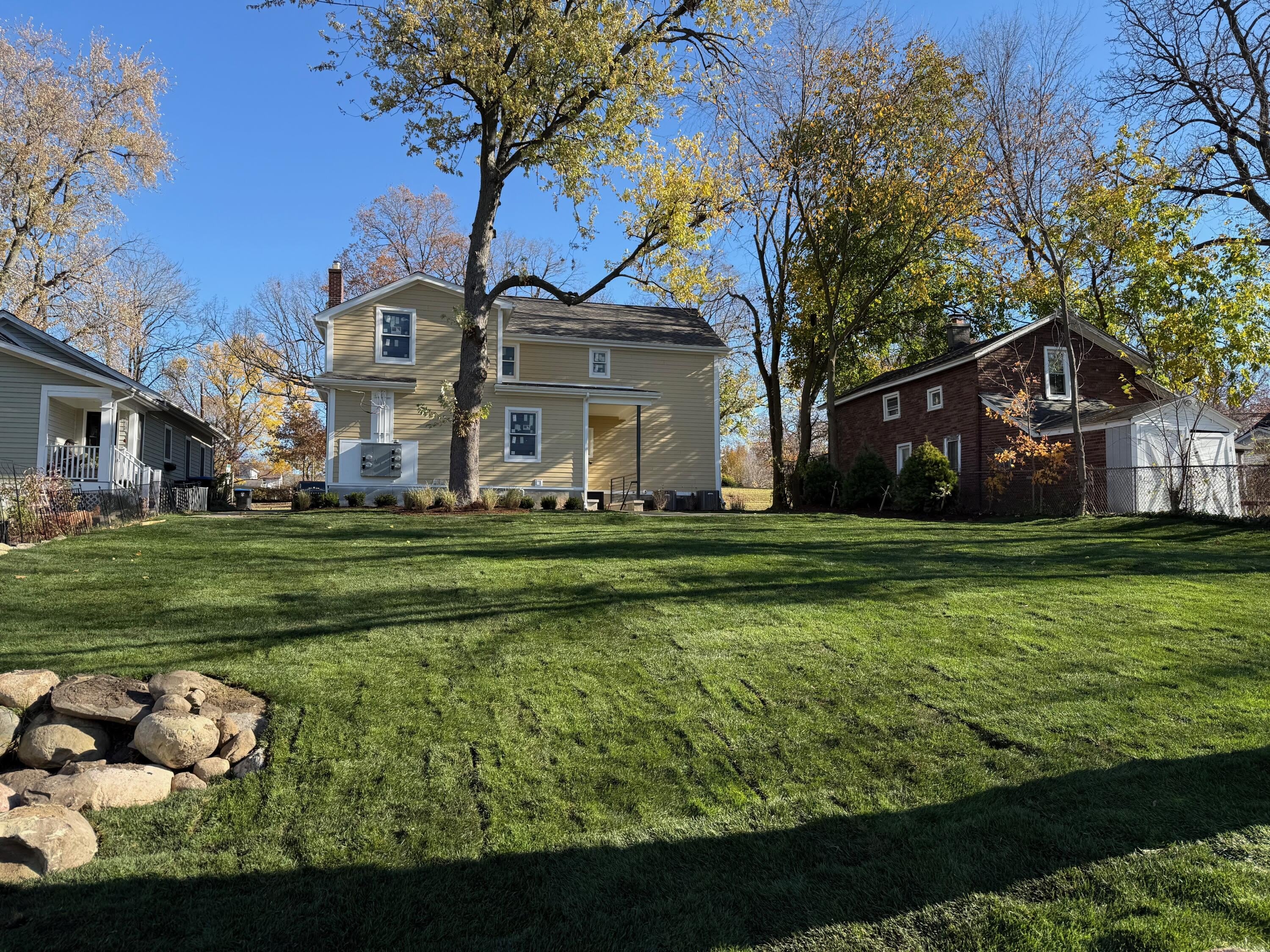627 N River – photo 2