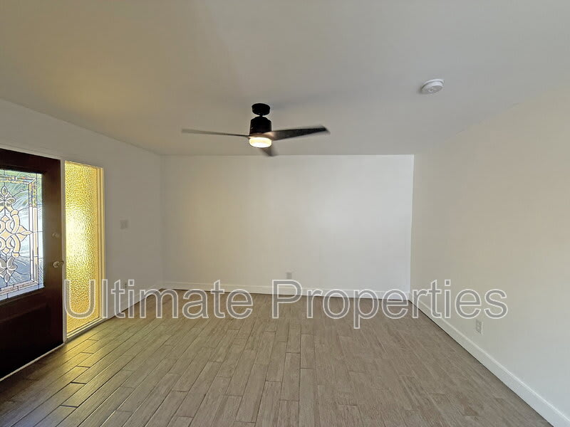 1021 West Mission Lane – photo 5