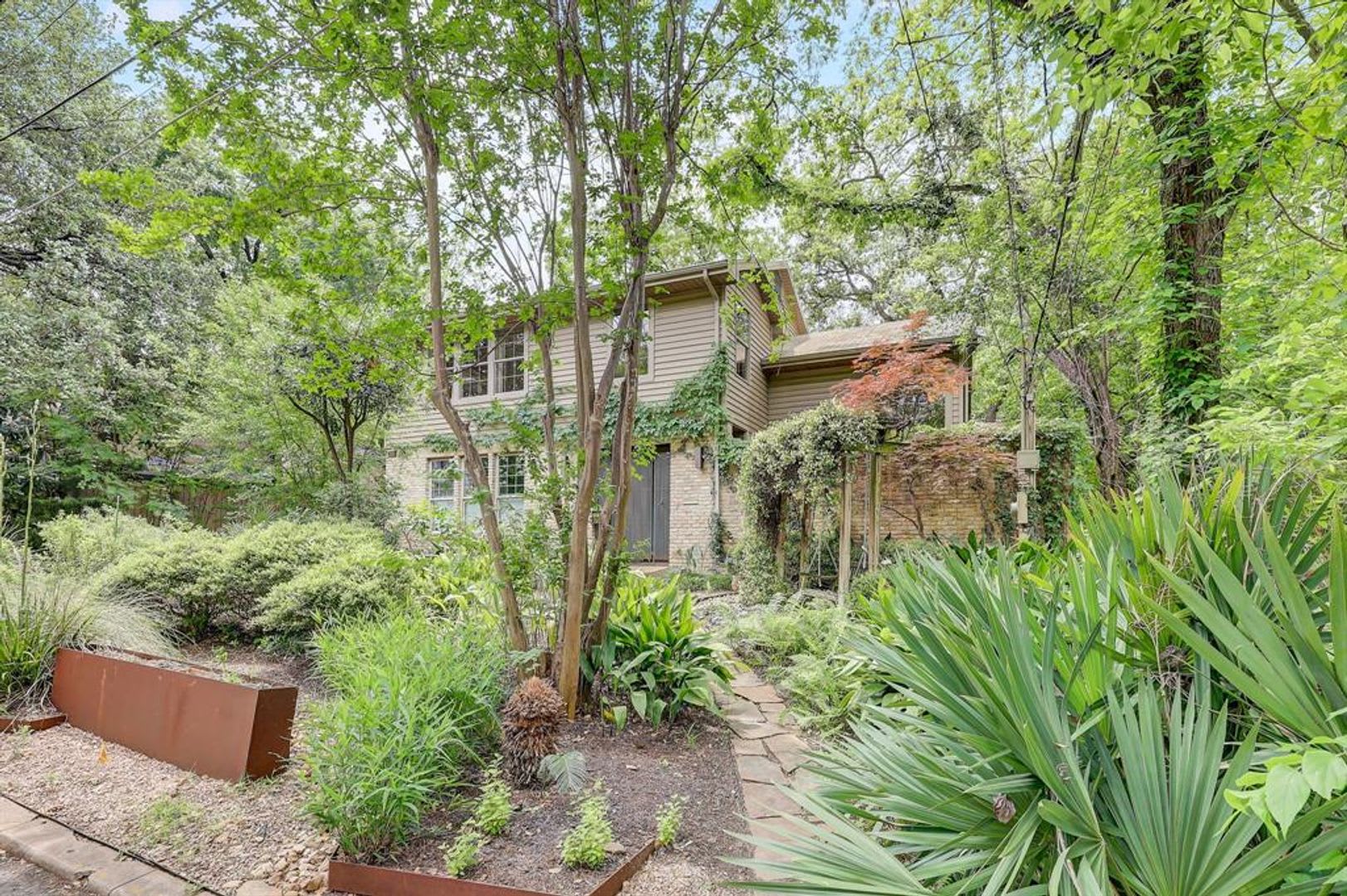 805 Leonard St!!! – photo 3
