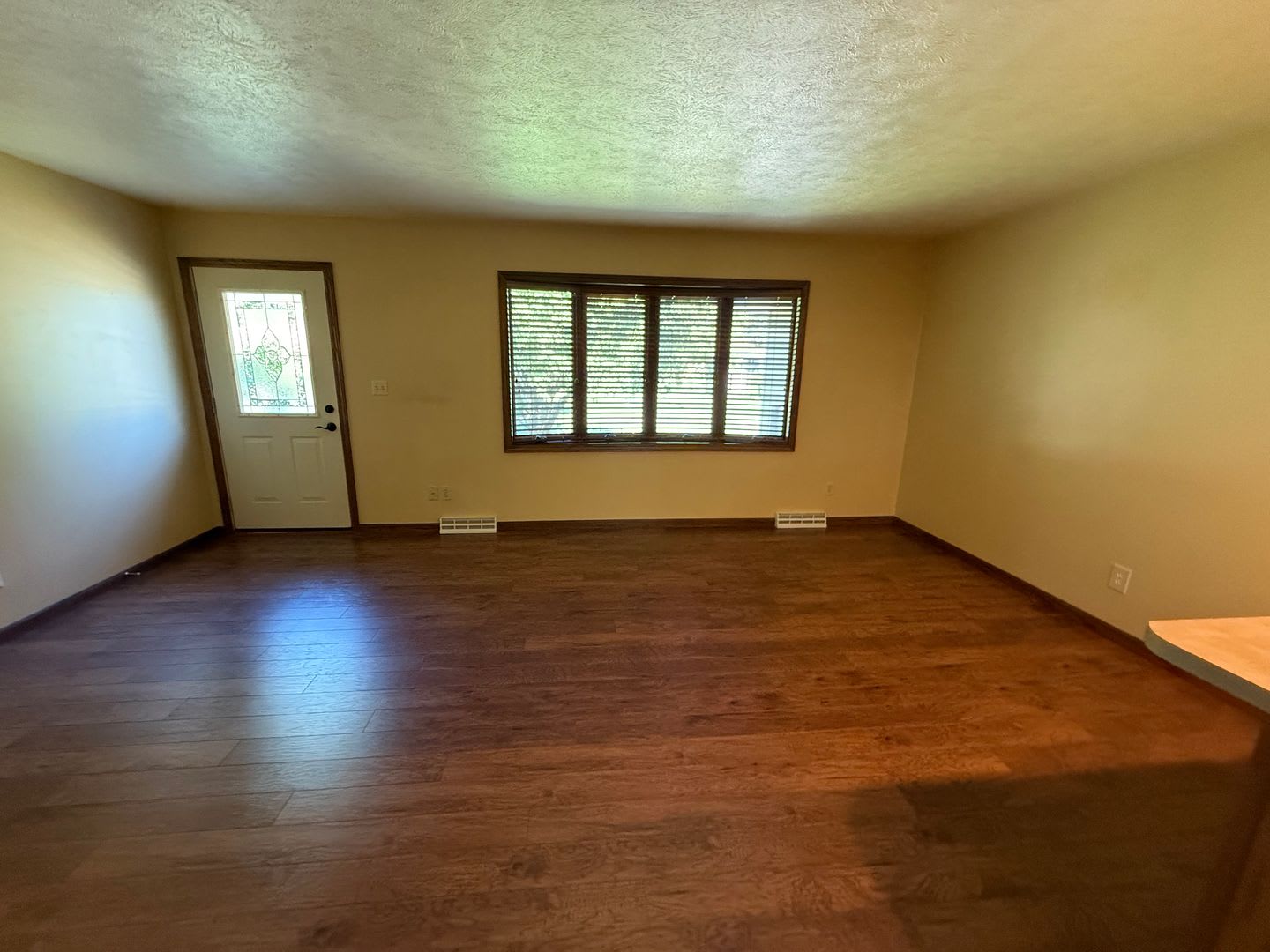 6 Bedroom, 3 Bath Home near Skyview Lake and Bel-Air School. – photo 4