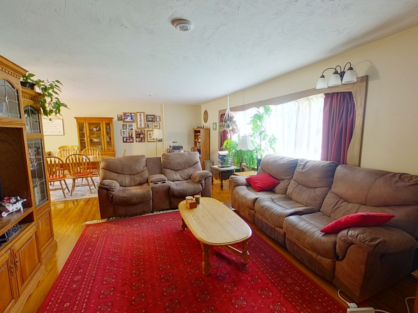 Fully Furnished 5BR Home with Garage & Large Yard – photo 3