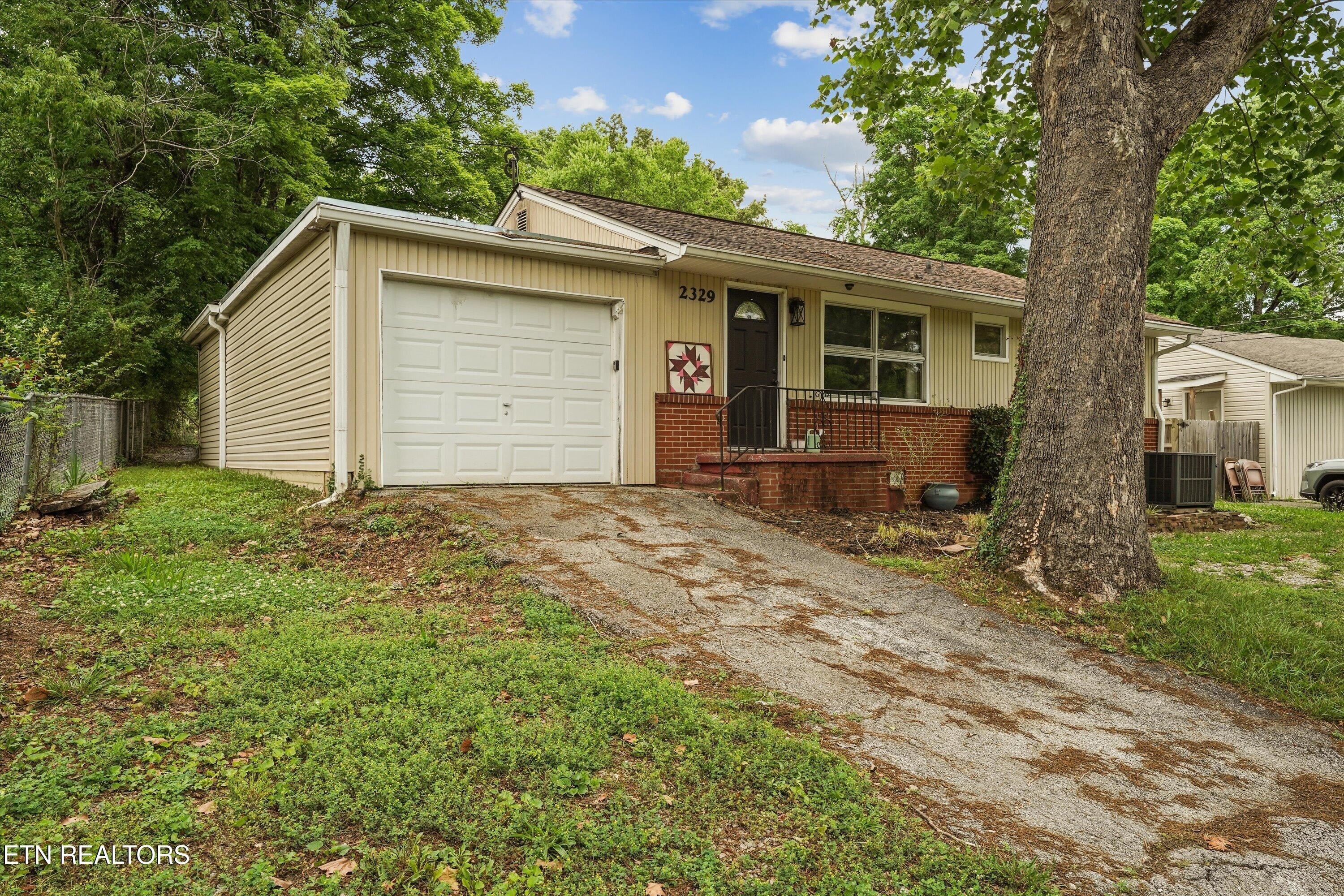 2329 Peachtree St – photo 3