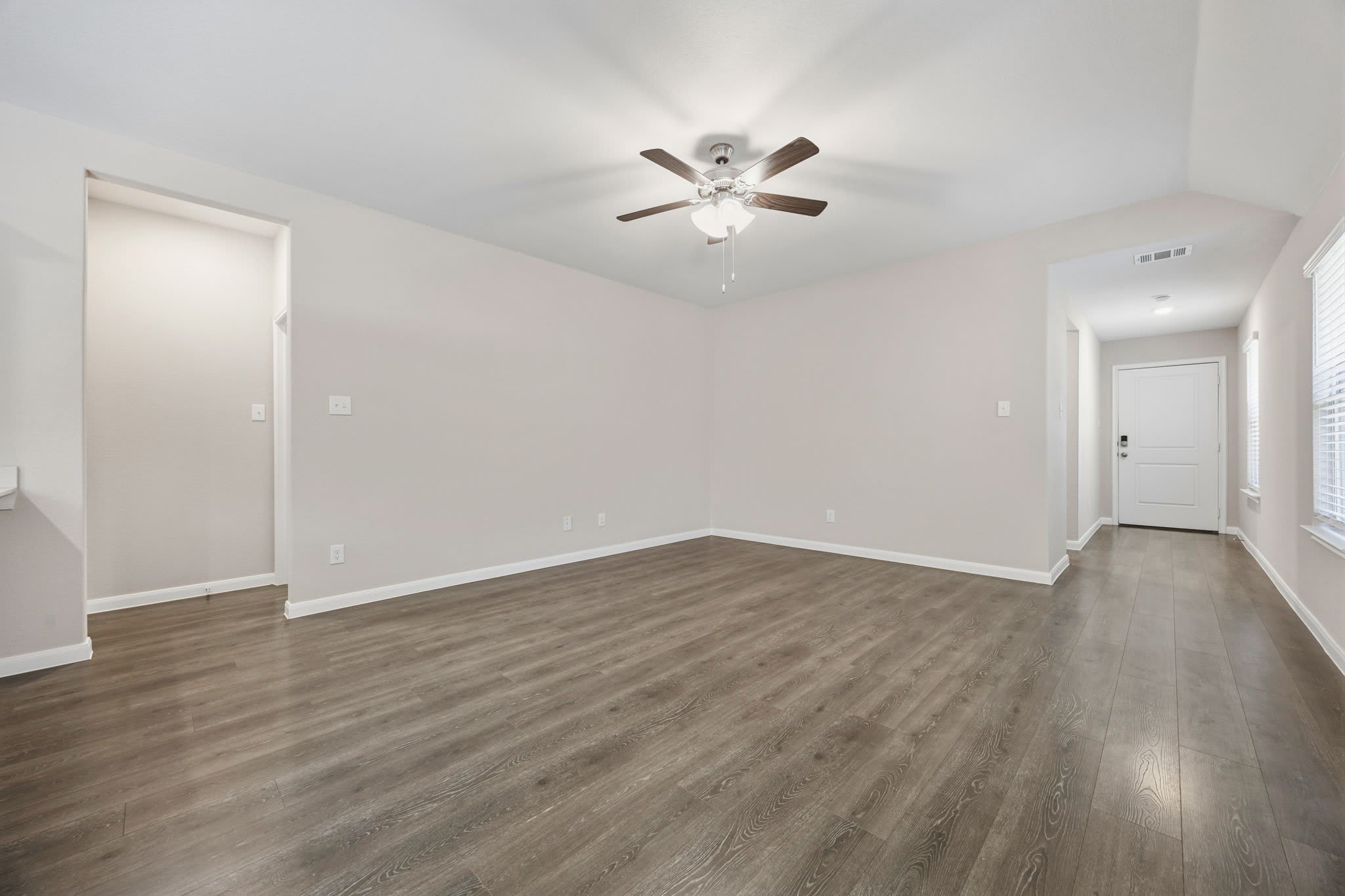 3921 Oak Creek Circle – photo 2