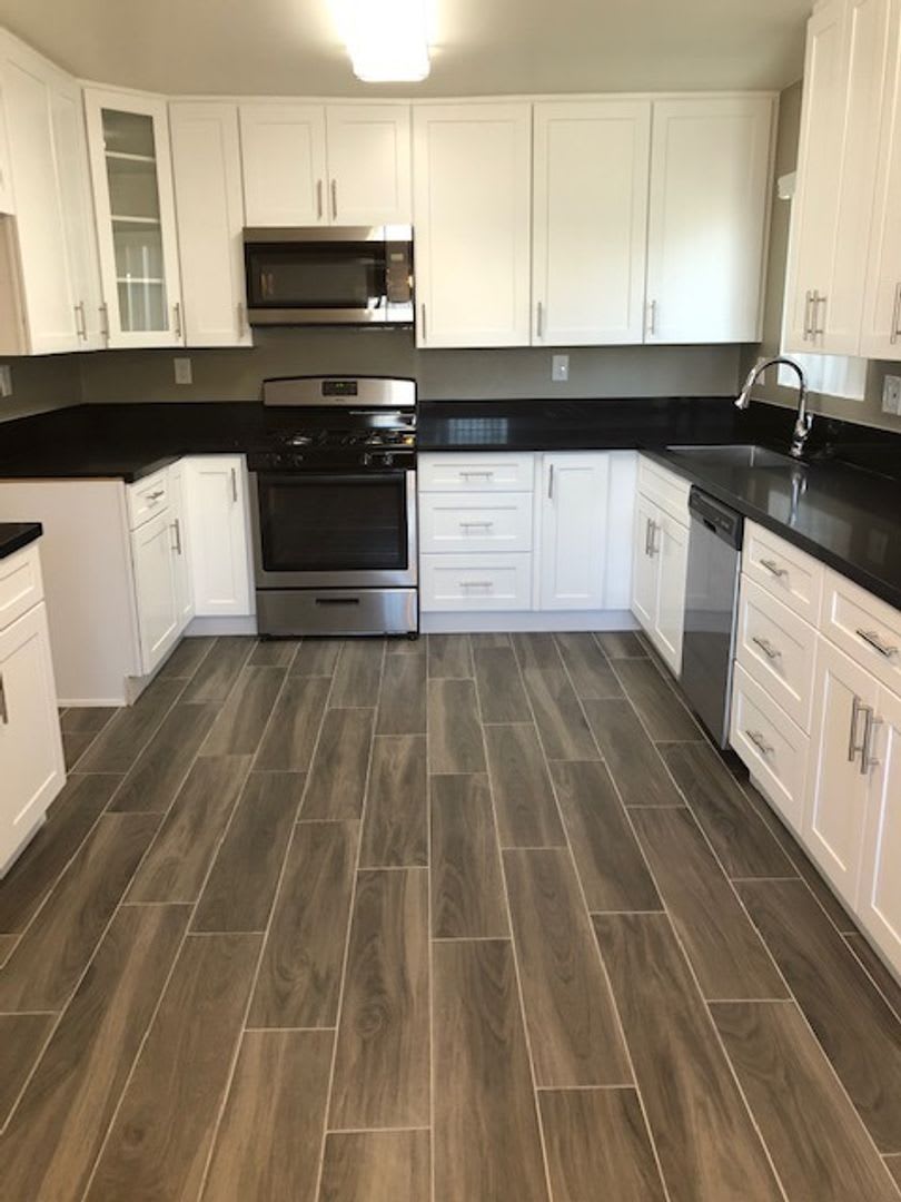 Newly Renovated 2 Bedroom – photo 2
