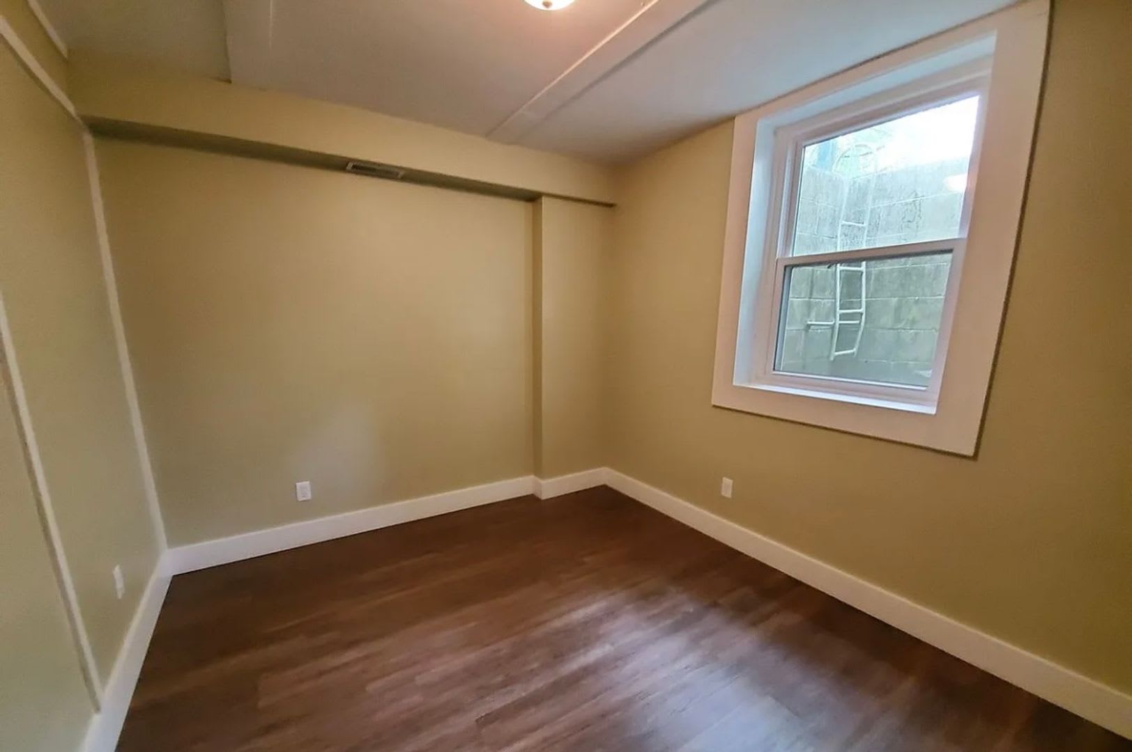 Spacious 6BR/3BA Home – Walk to IU Campus! – photo 2