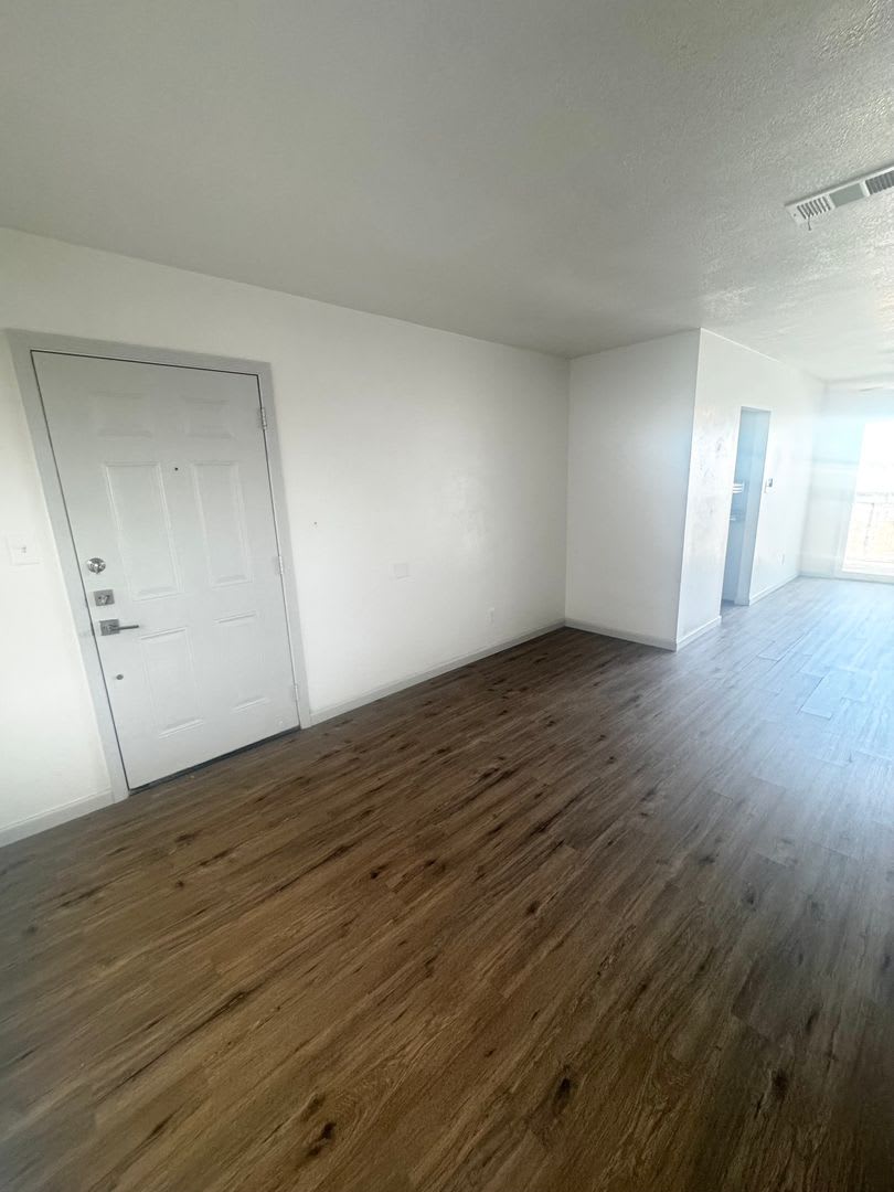 1337 Loess St – photo 4