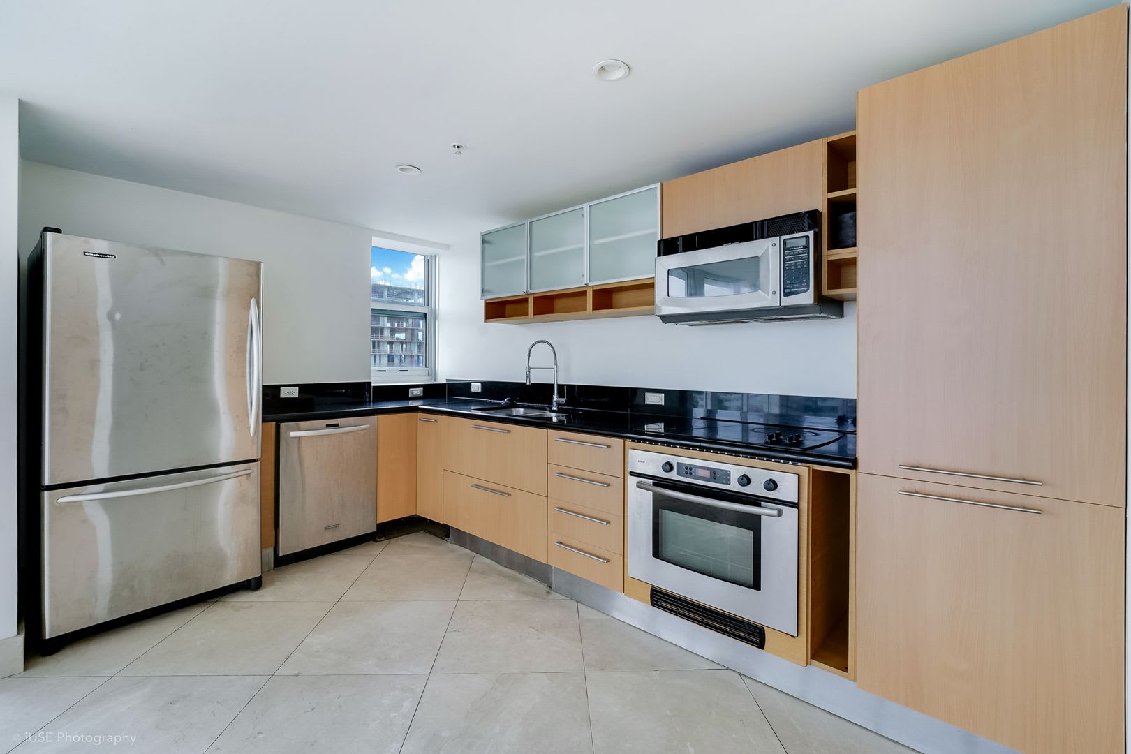 Spacious 3-Bedroom Bayfront Residence in North Bay Village – photo 4