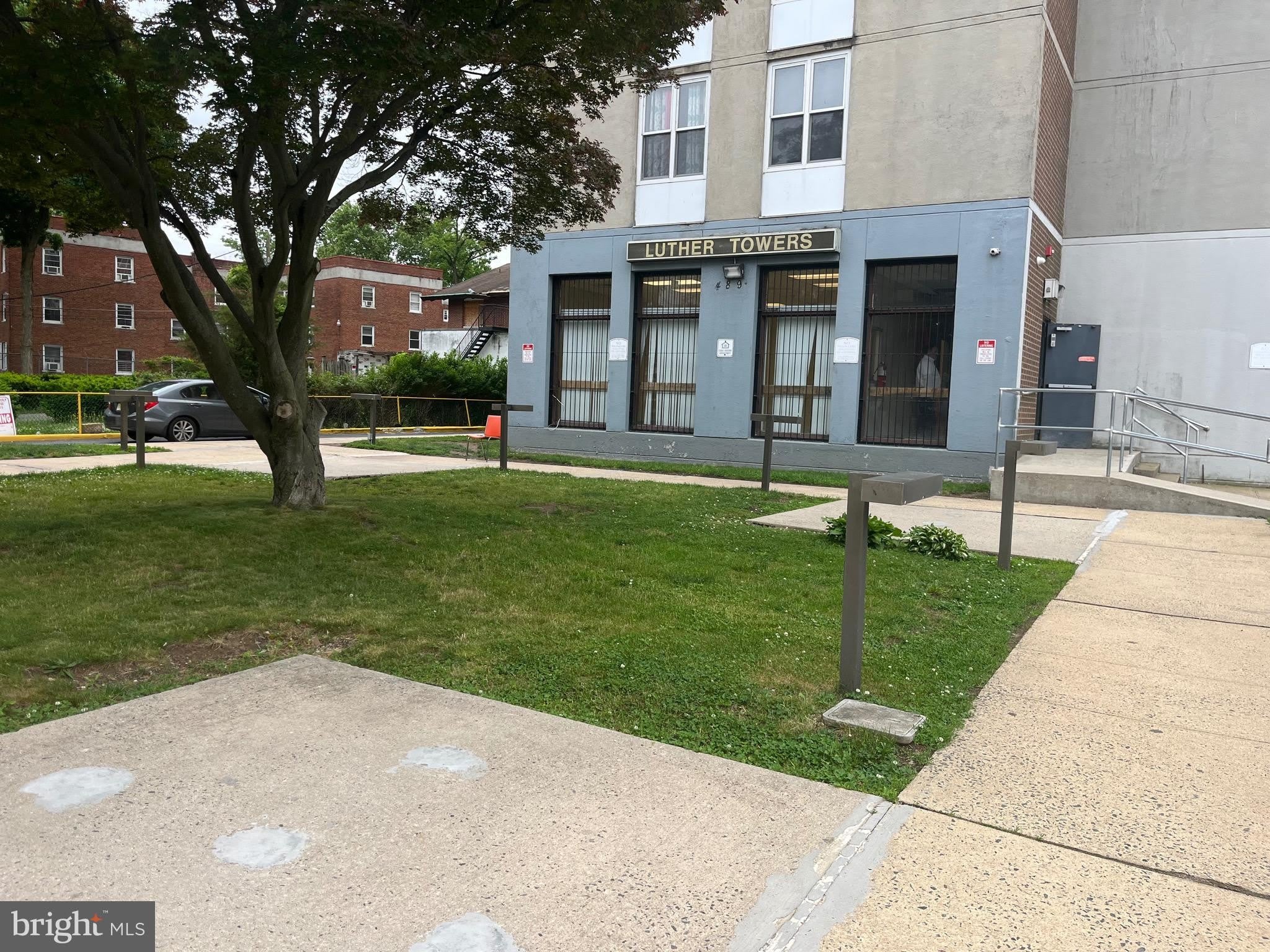 487-489 W STATE Street – photo 1
