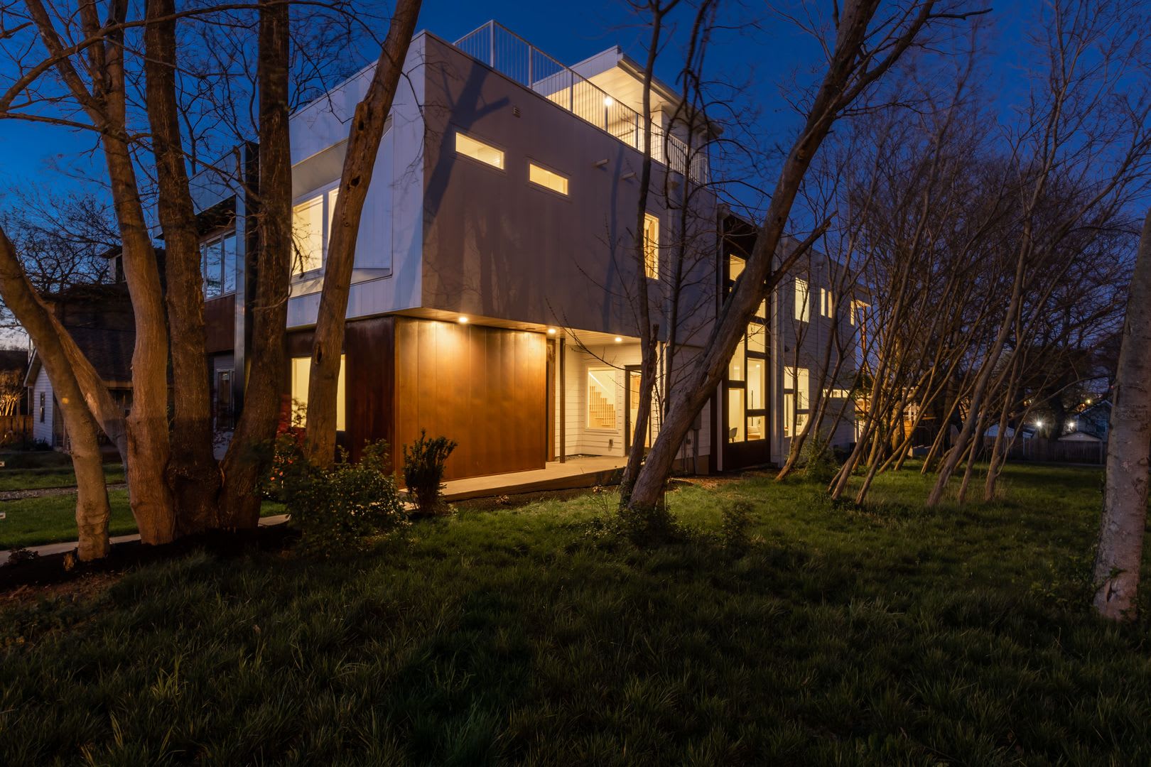 Thoughtfully Designed and Professionally Managed in Sought-After Germantown! – photo 2
