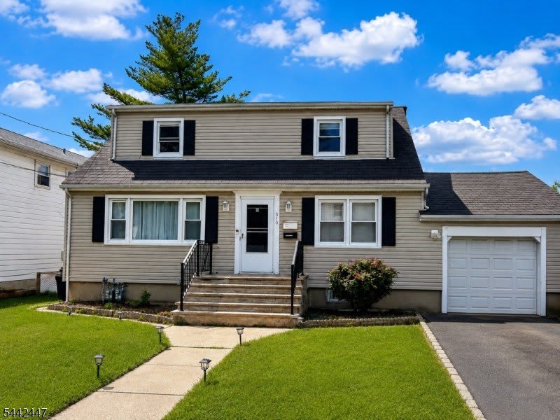 310 Concord Ave – photo 1