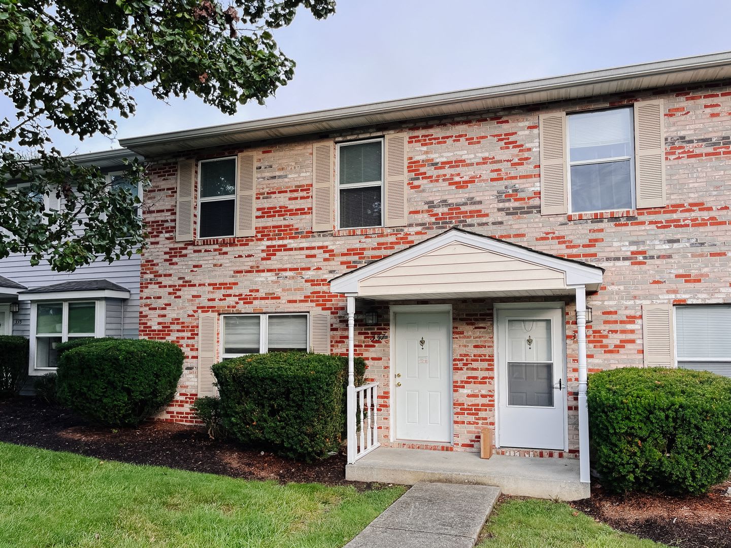 4 Bedroom, 2 Bath Townhouse – photo 2