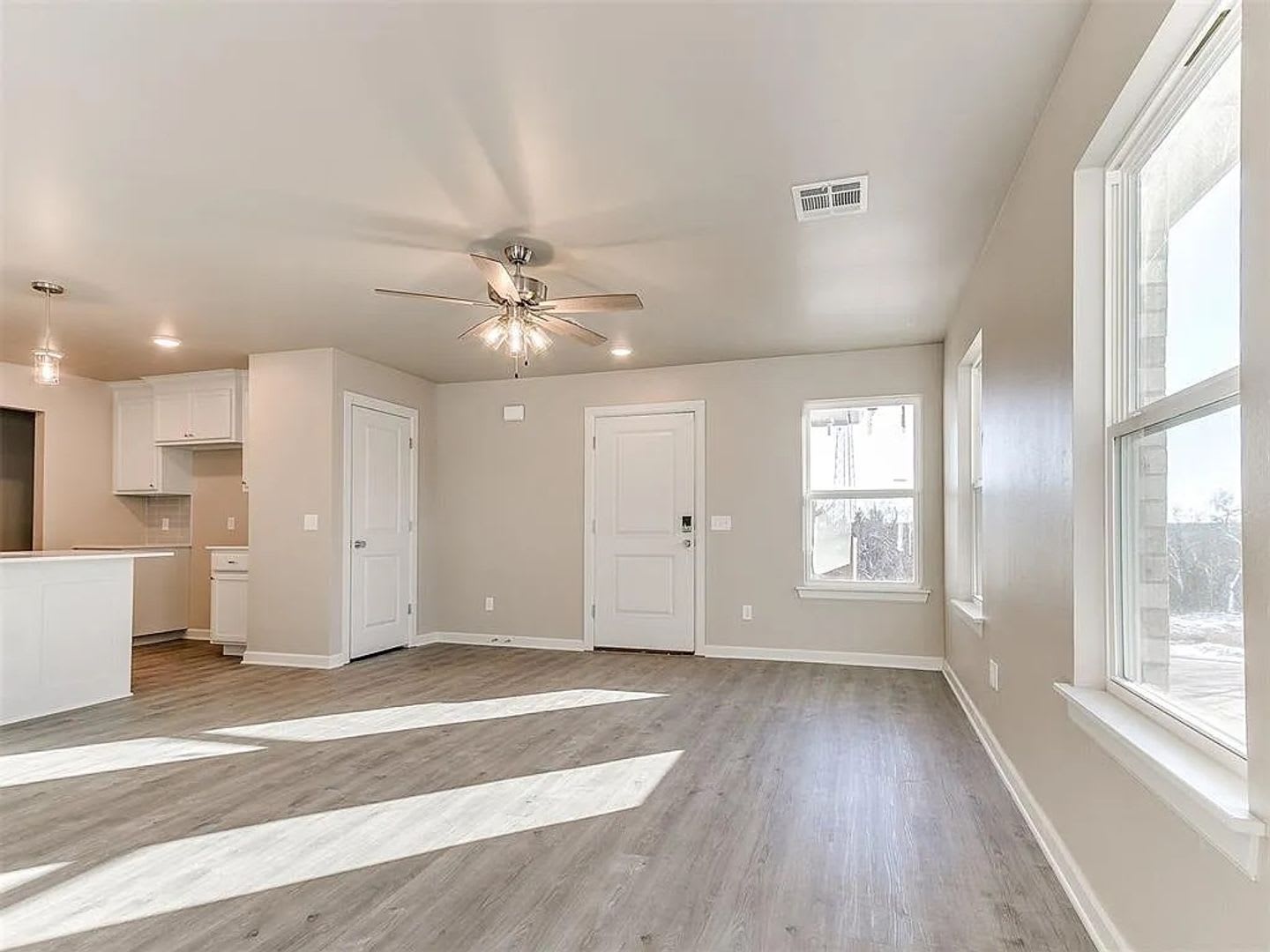 421 E 7th Street – photo 4