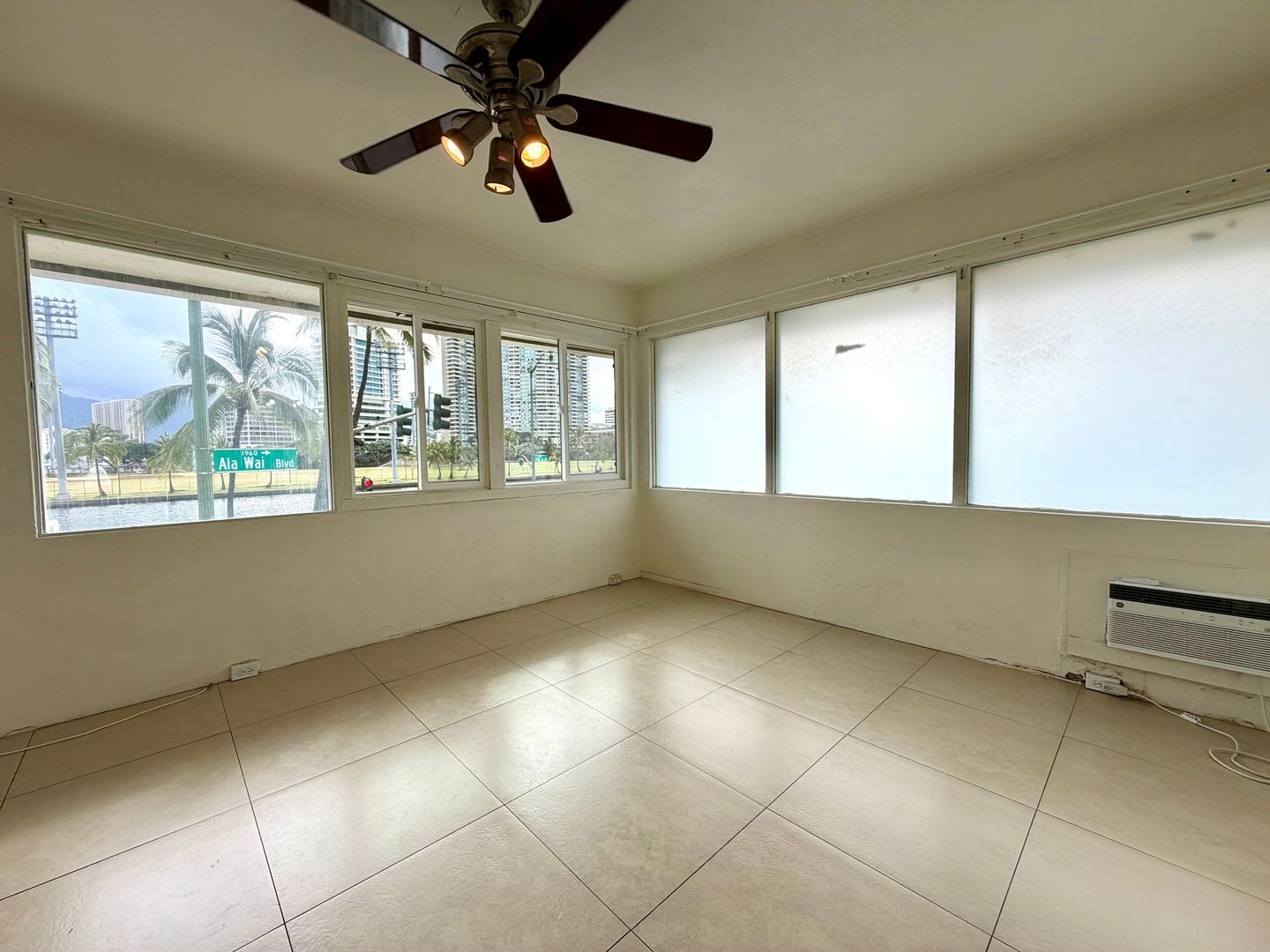 Waikiki Studio Upgraded 0 Bed 1 Bath Next To Ala Wai – photo 2