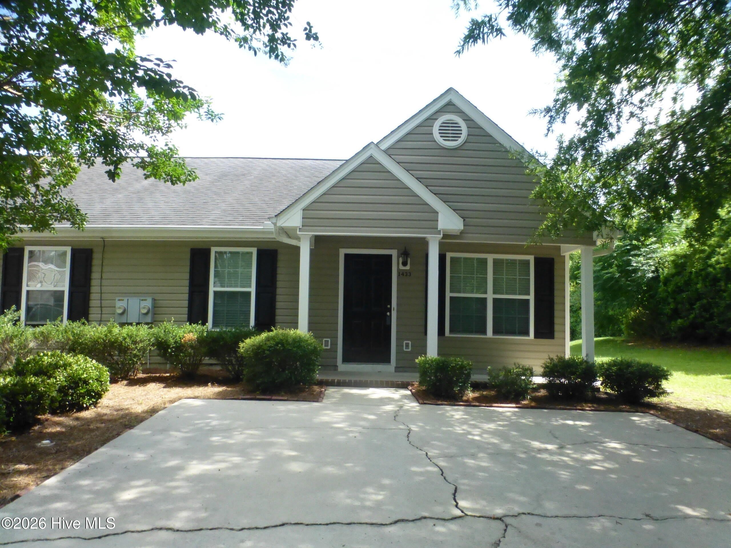 1433 Anna Way E – photo 1