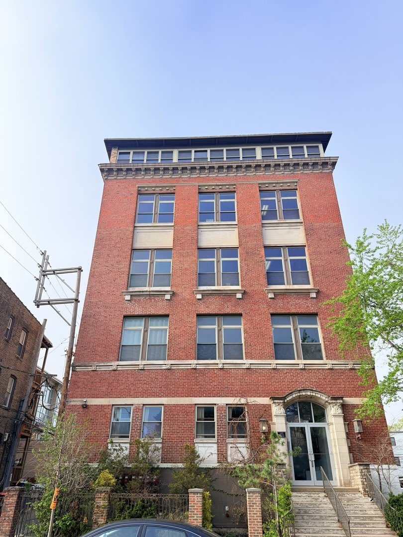 1470 W Carmen Avenue – photo 1