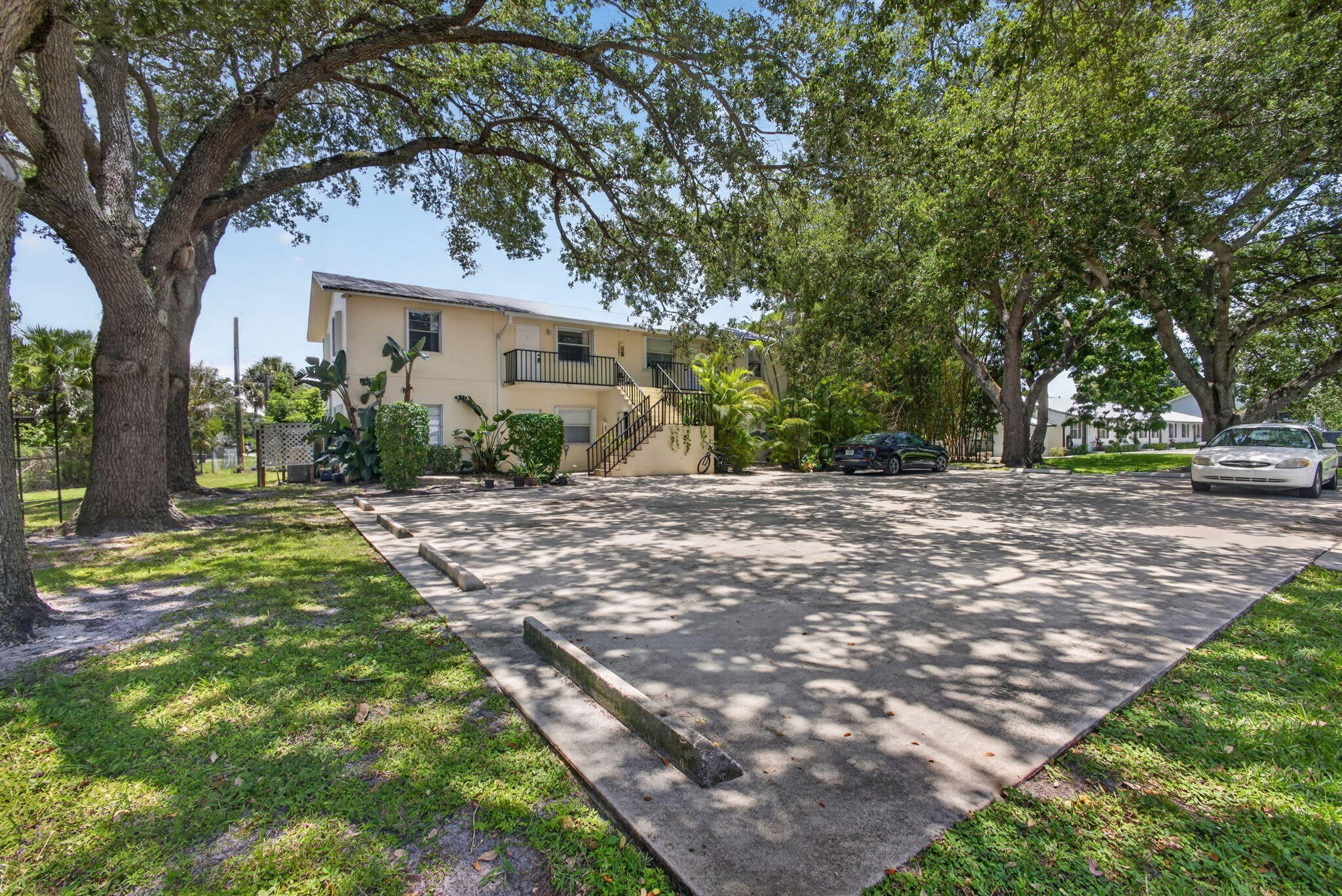 708 SW Gardens Boulevard – photo 4