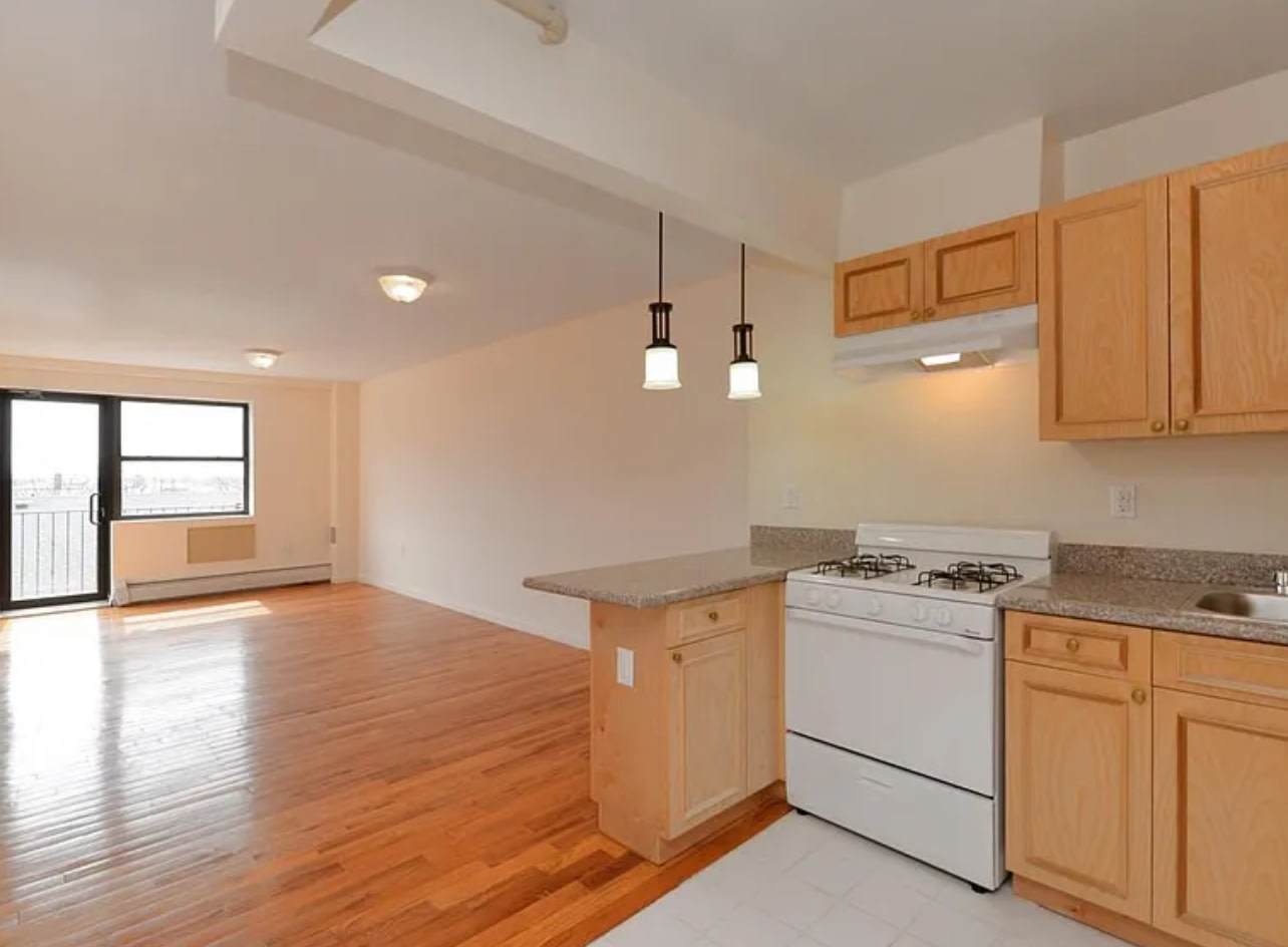 48 Hilton Ave – photo 2