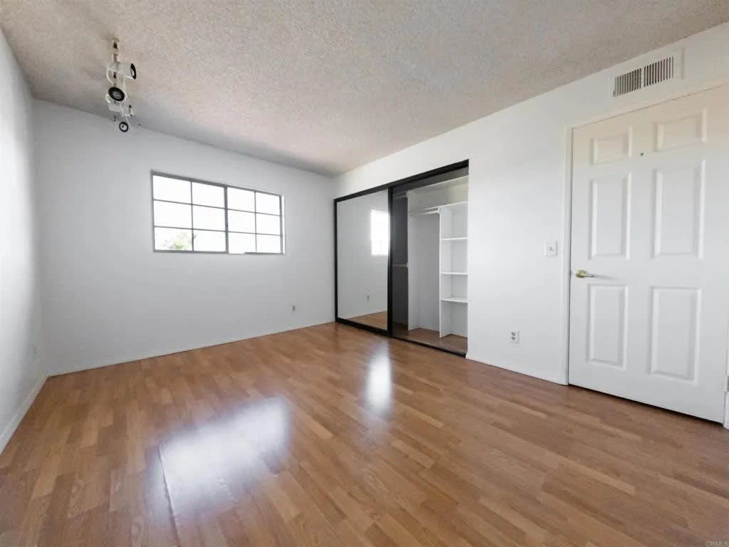 4355 Rialto St Apt 4 – photo 2