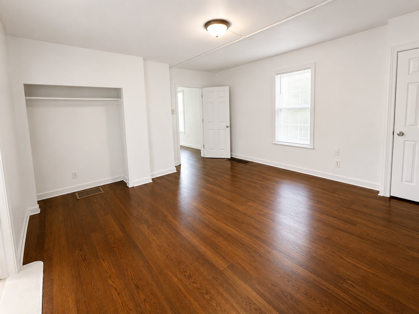 Move-In Ready 3 Bedroom Home with Private Fenced Backyard (FREE $500 OFF ON YOUR FIRST MONTH!) – photo 4