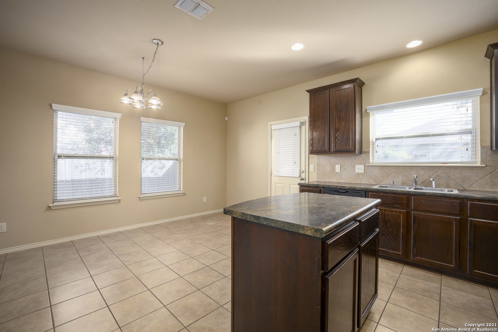 433 Stonebrook Dr – photo 4