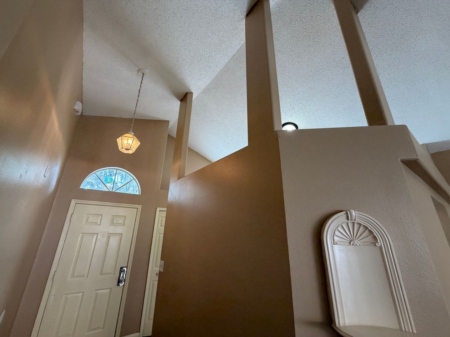 Home in Sunridge Woods Spacious 3-Bedroom – photo 2