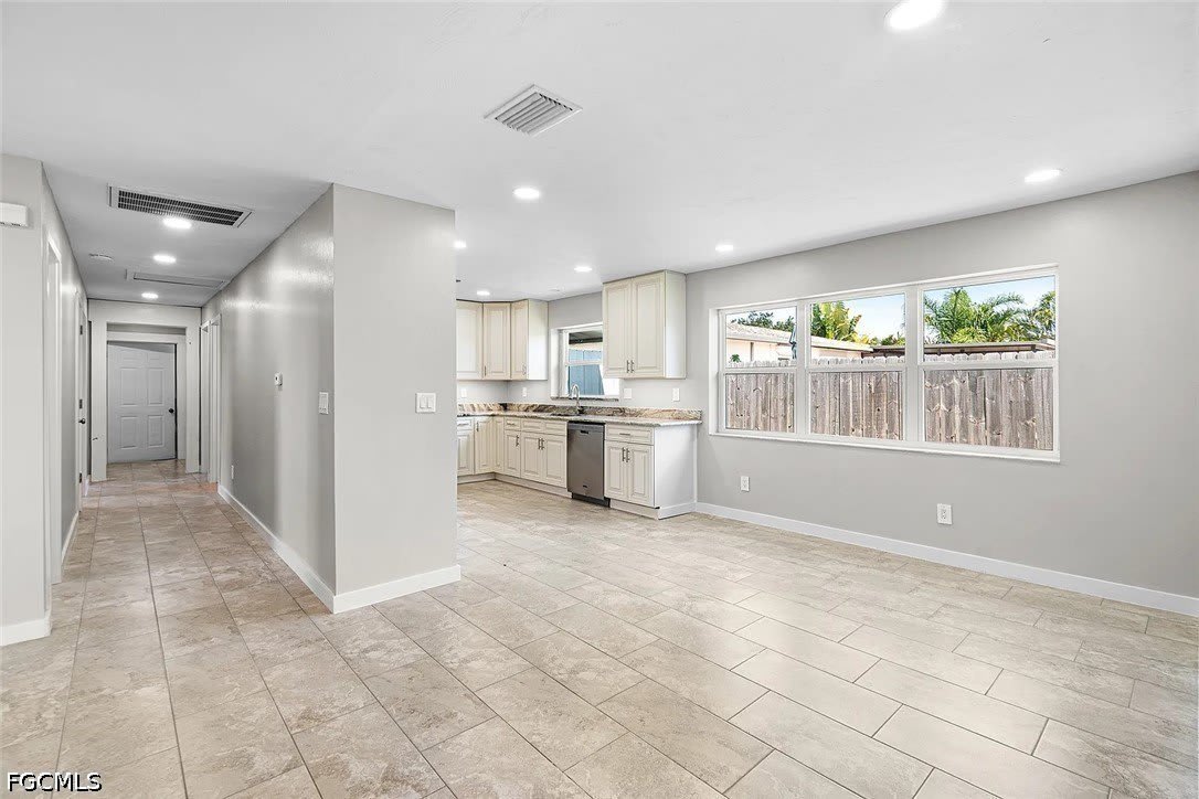 2115 Saint Croix Avenue – photo 2