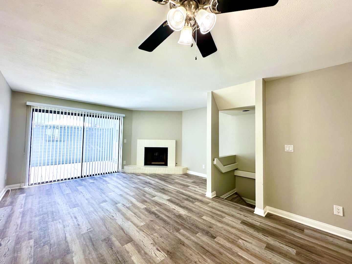 FOR RENT: 2Bd/1.5Ba Upgraded Townhome In The Highly Desirable Community Spindrift Del Mar – photo 5
