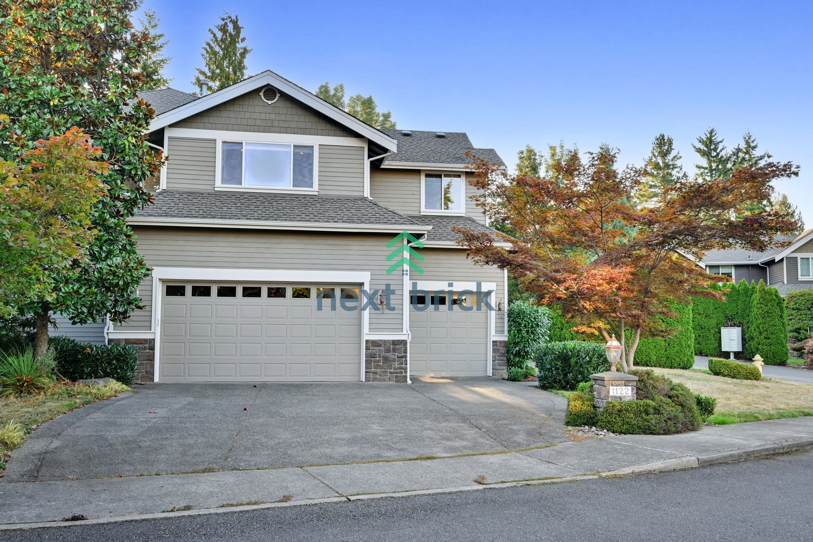 Spacious Home in Desirable Bellevue Neighborhood – photo 1