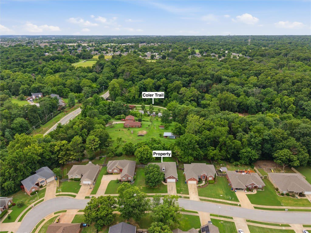 305 NW Palomino Street – photo 3