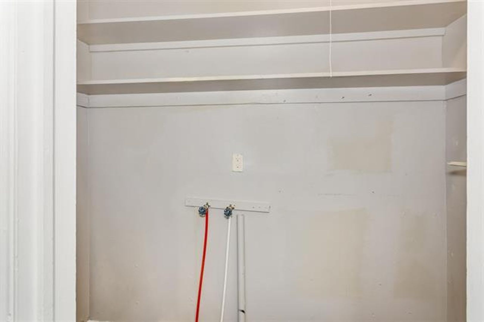 Affordable 1 Bedroom Duplex – photo 2