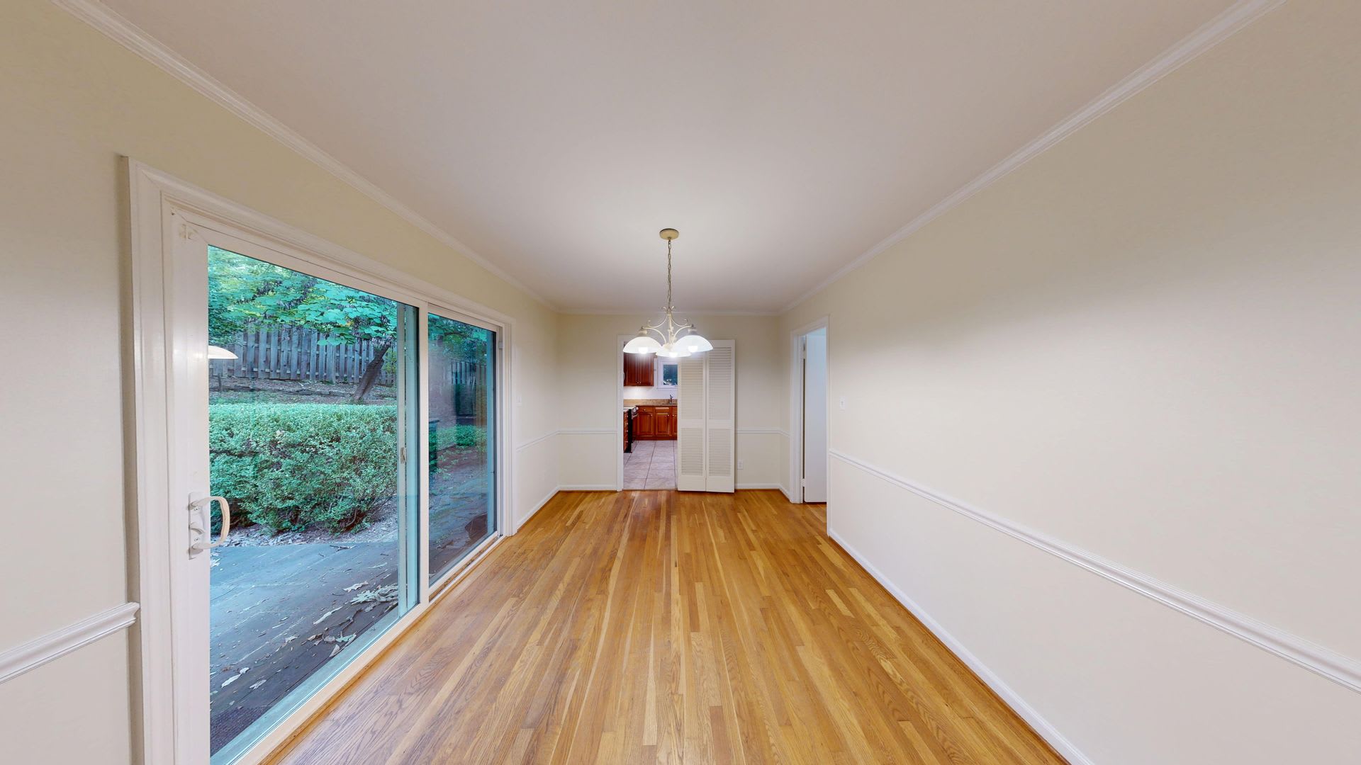 4Bed 2 5Bath Raised Rambler In Bannockburn Near Glen Echo Park – photo 3