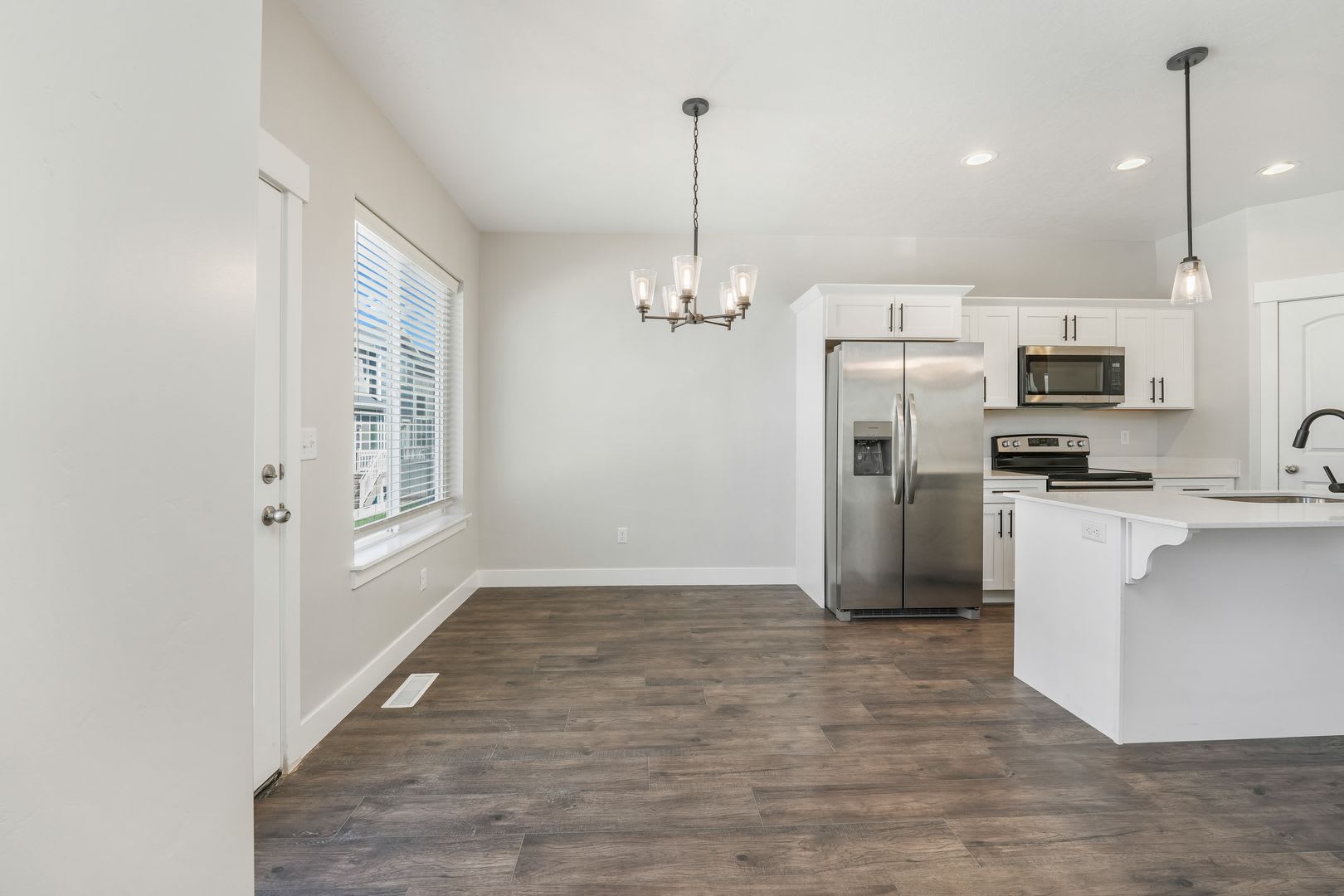 Bright End-Unit Townhome in Lehi – photo 3