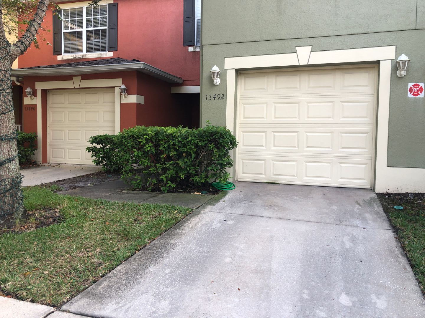 Water Views 3 Bedroom 2 5 Bath Move In Now Water Trash Sewer Lawn Care Included 2 Story Townhome With 1 Car Attached Garage 13492 Applerose Lane 22 Lynwood At Southmeadow – photo 3