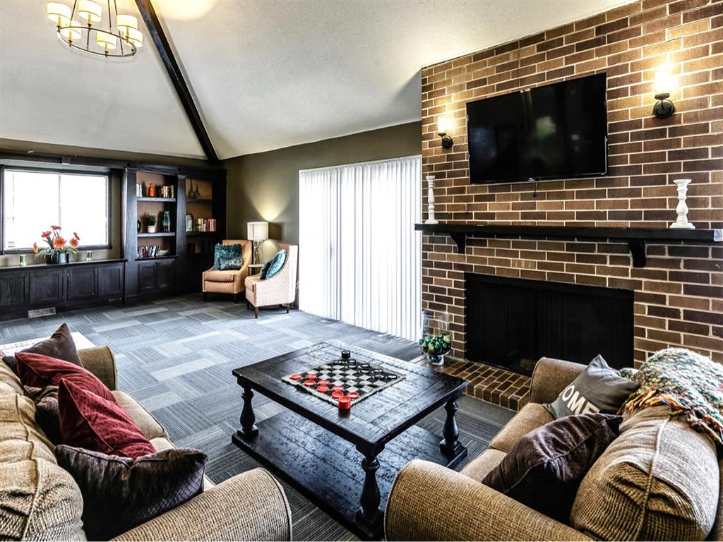 Edgewater Court Apartments – photo 2
