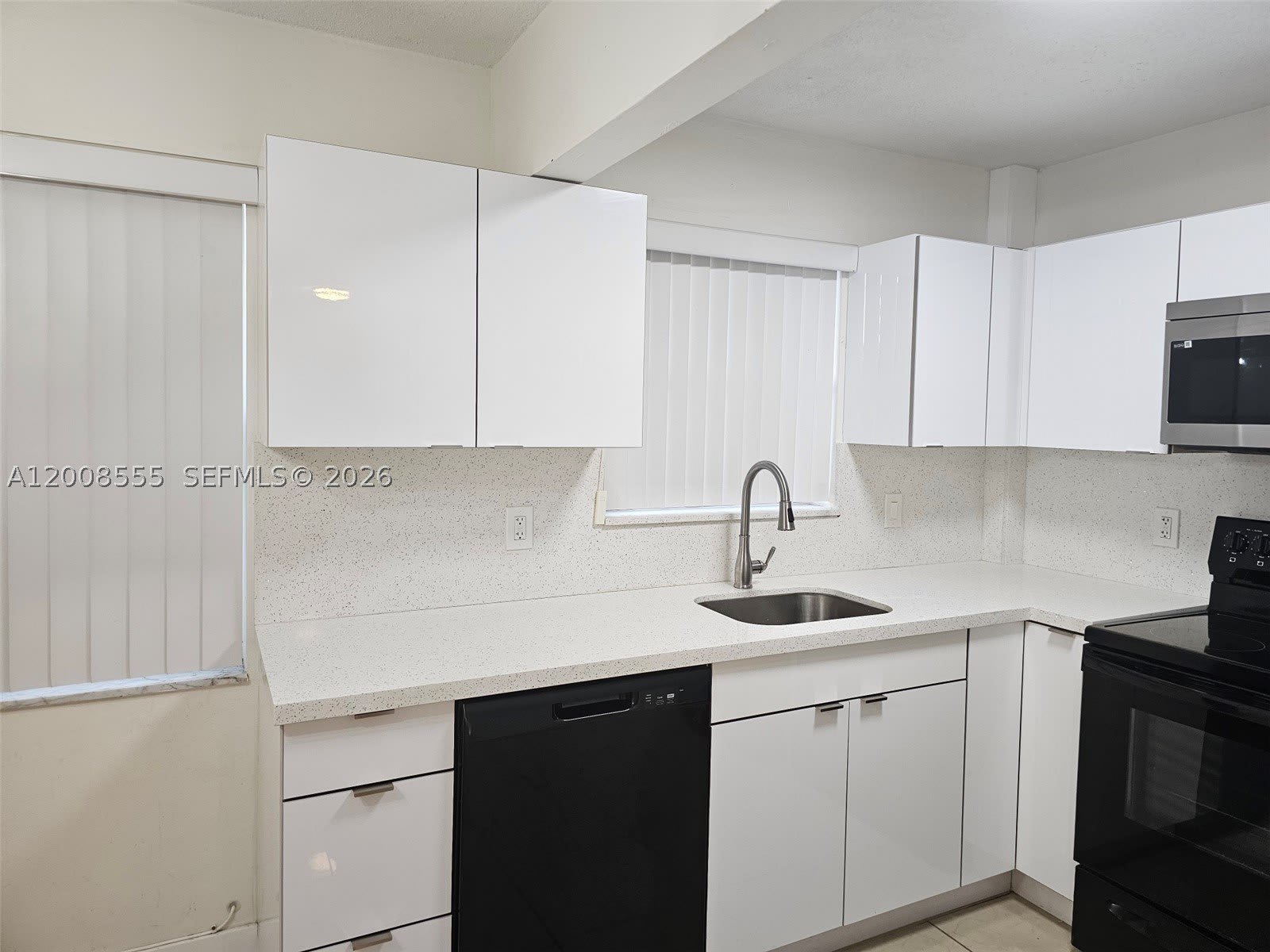 900 Tallwood Ave – photo 5