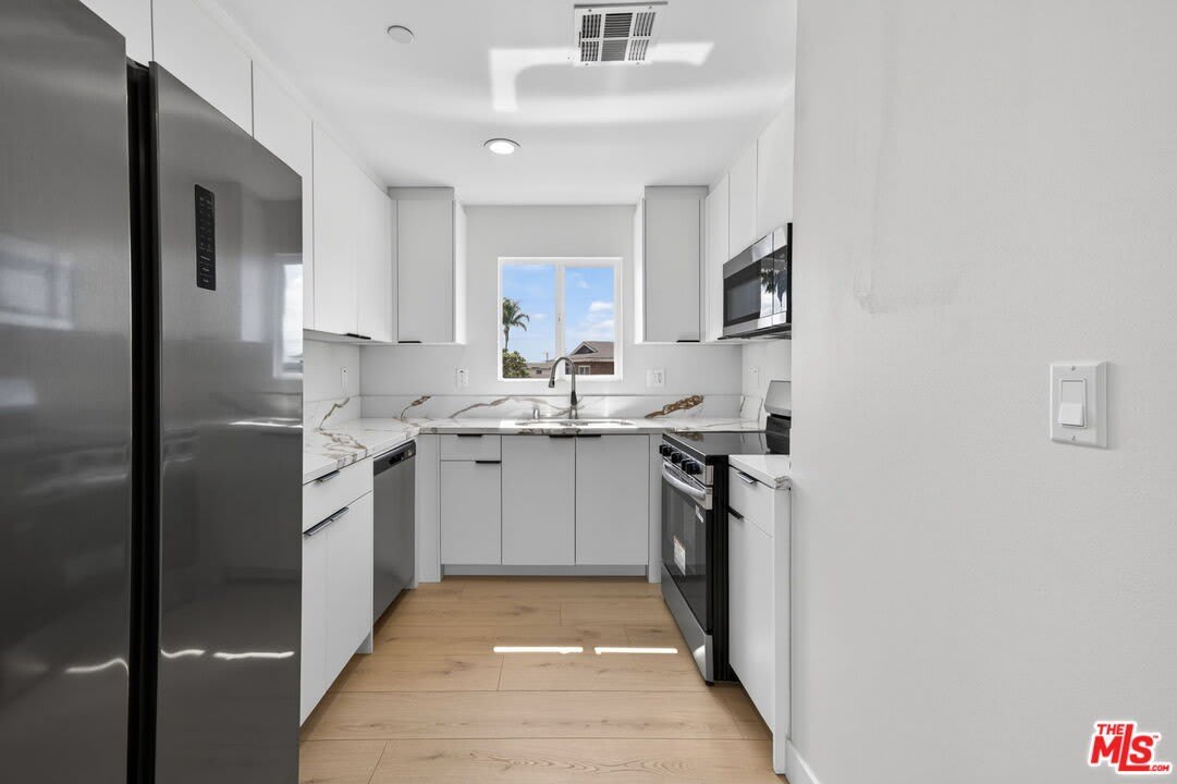 3436 Hunter St – photo 3