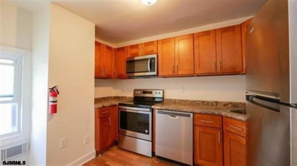 38 N IOWA Ave – photo 2